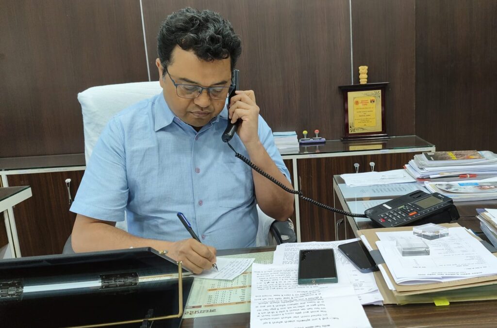 शहडोल में कलेक्टर का नवाचार, दूरभाष में सुनी लोगों की समस्या,7 दिवस में निराकरण करने के दिए निर्देश