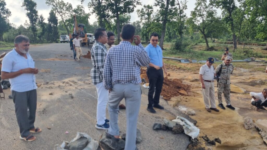 पुल-पुलियों में बाढ़ की दशा में लोगों के आवागमन को करें प्रतिबंधित- कलेक्टर